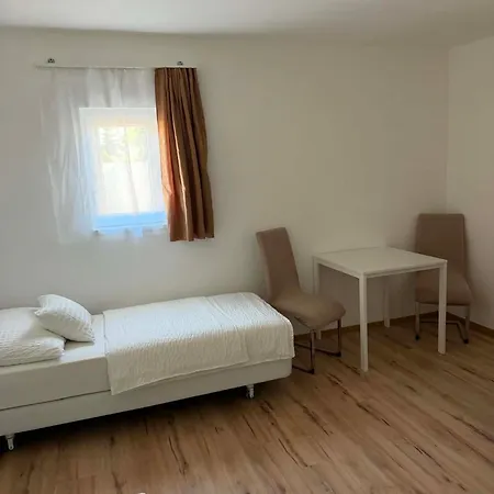 Nyarfa Vendeghaz 3* Hevizgyoerk
