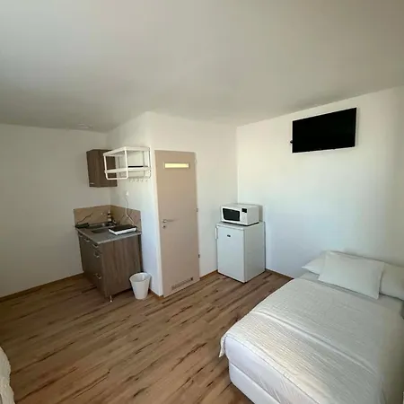 Pensión Nyárfa 3*